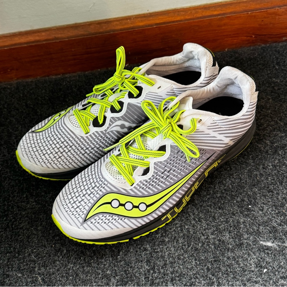 Saucony A 8 sneakers- size 9